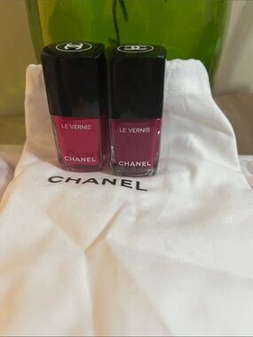 CHANEL Le Vernis Nail Polish Duo - Hot Pink & Berry Pink